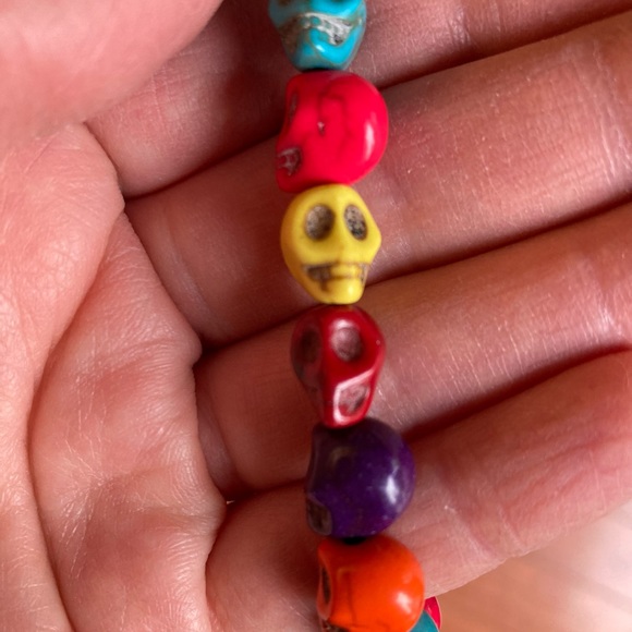 Howlite Skull Bracelet - Picture 6 of 7